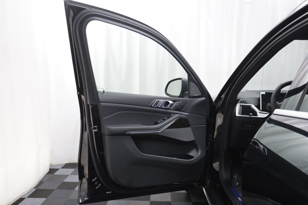 New 2026 Black Sapphire Metallic BMW xDrive40i image 5