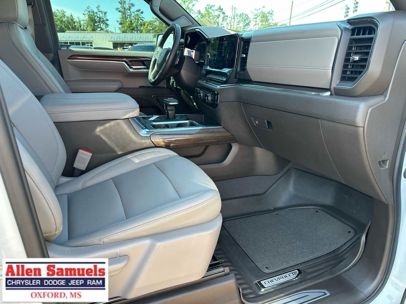 Used 2024 White Chevrolet RST image 15