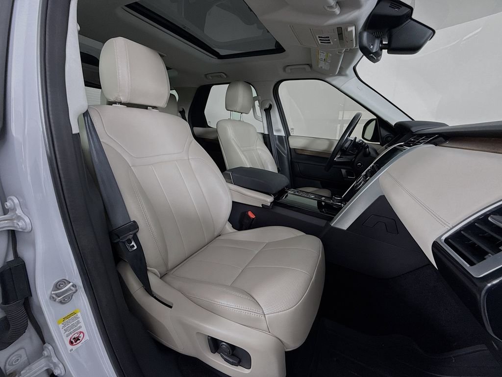 Used 2018 White Land Rover HSE image 30