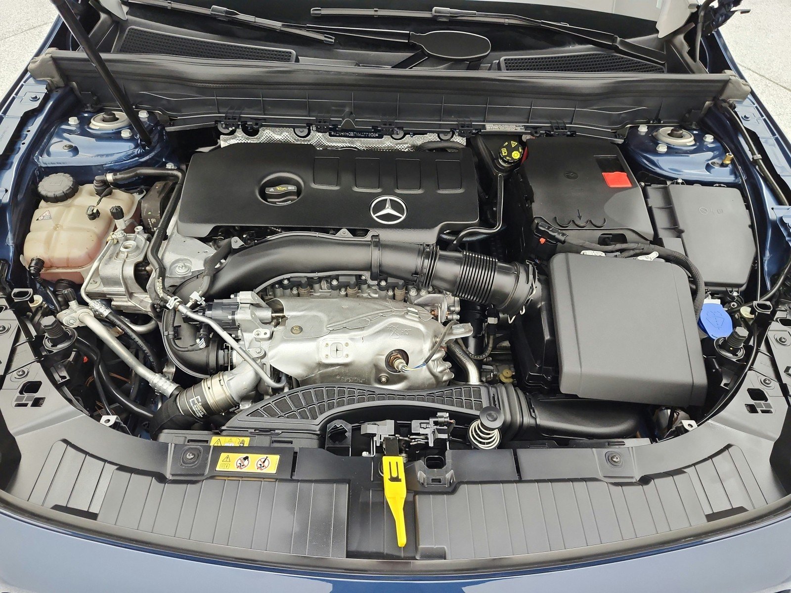 Used 2022 Denim Blue Metallic Mercedes-Benz GLB 250 SUV image 16