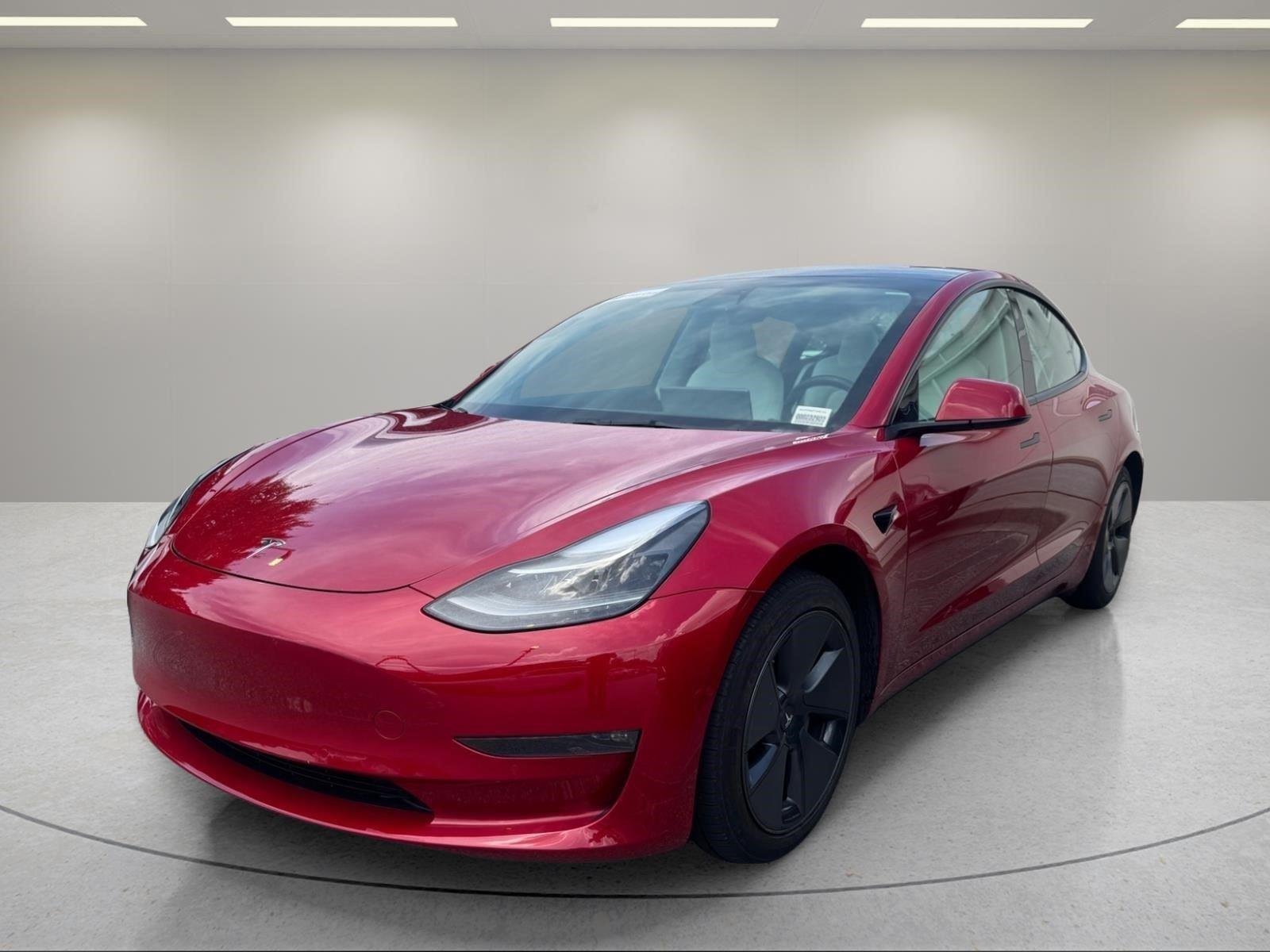 Used 2022  Tesla Long Range image 1