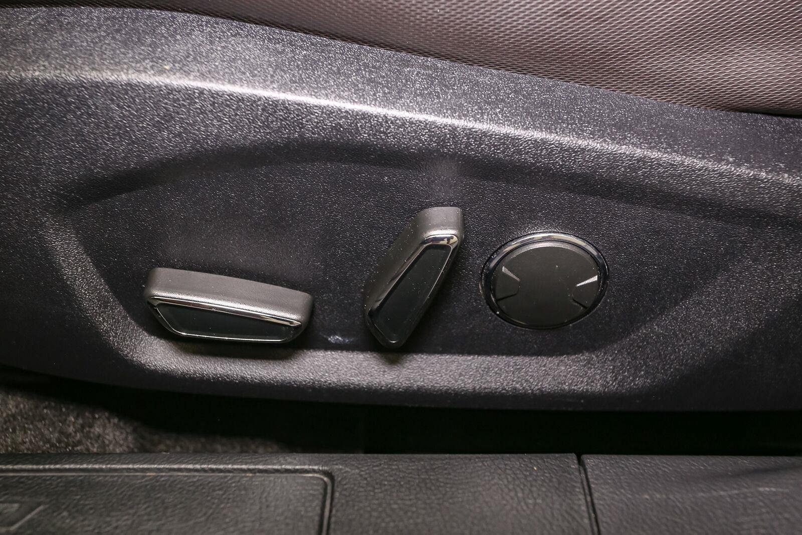 Used 2020 Iconic Silver Ford SE image 39