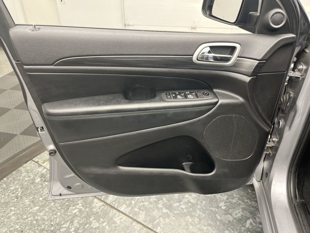 Used 2021 Billet Silver Metallic Clearcoat Jeep Laredo X image 7