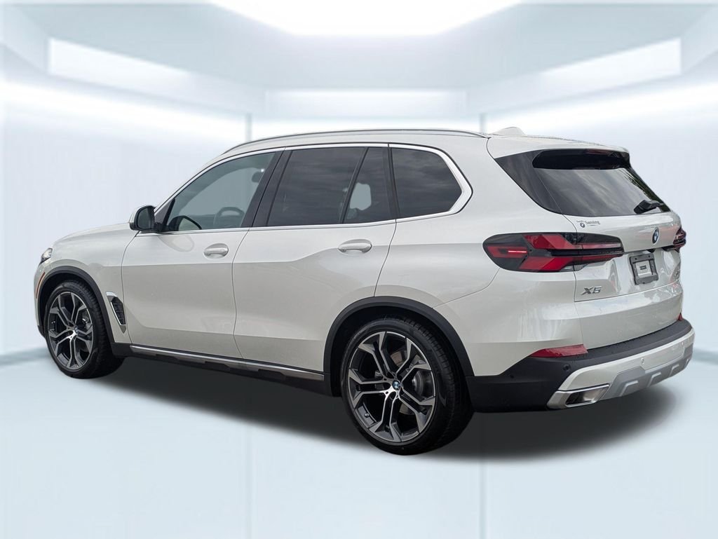 New 2026 Mineral White Metallic BMW xDrive40i image 3