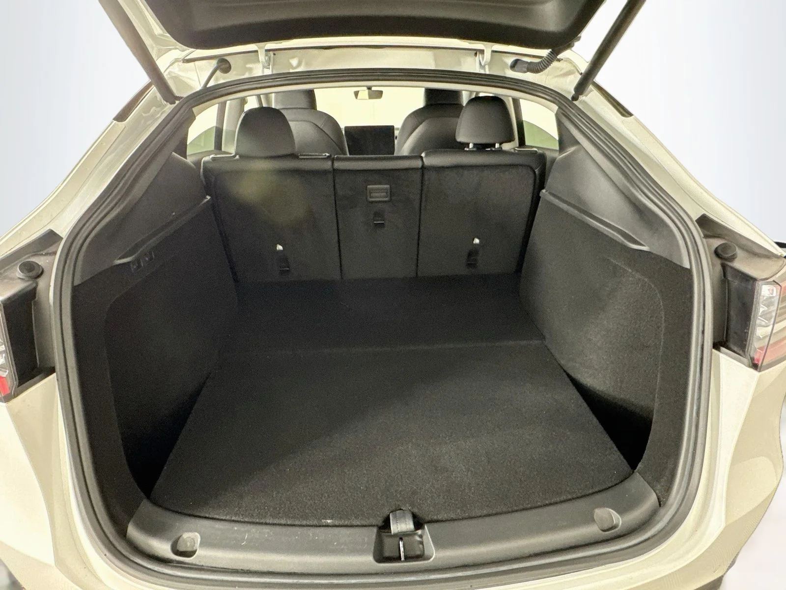 Used 2022  Tesla Long Range image 22