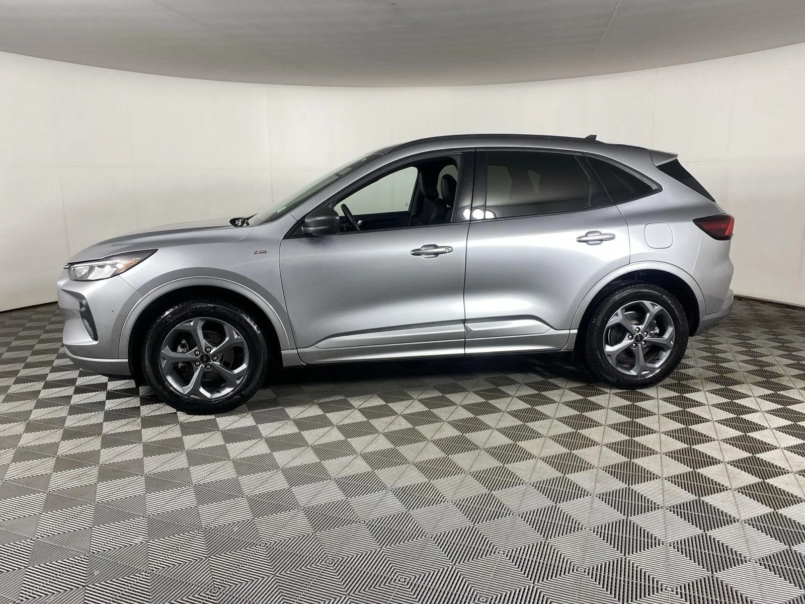 Used 2023 Iconic Silver Ford ST-Line image 4