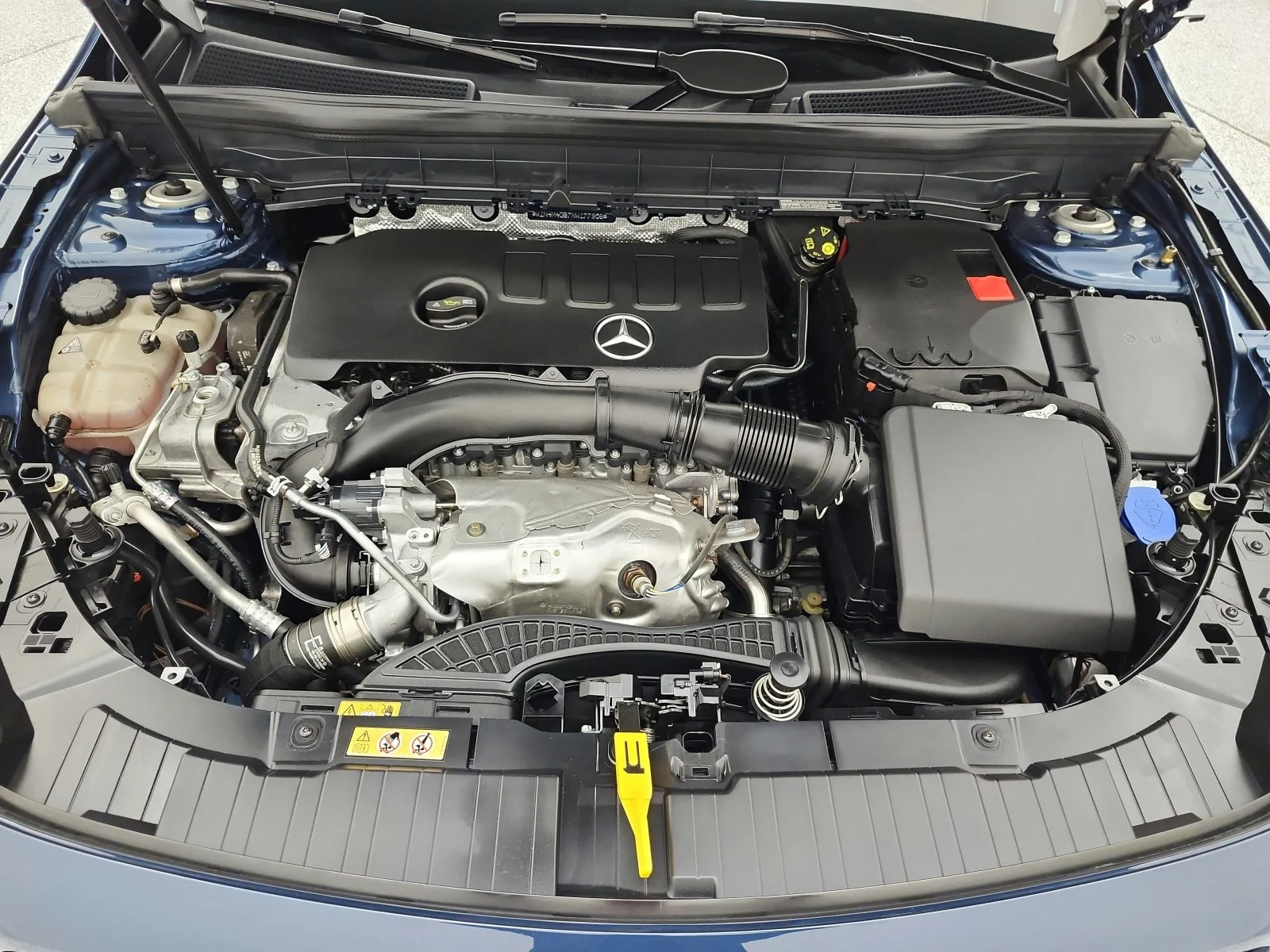 Used 2022 Denim Blue Metallic Mercedes-Benz GLB 250 SUV image 16