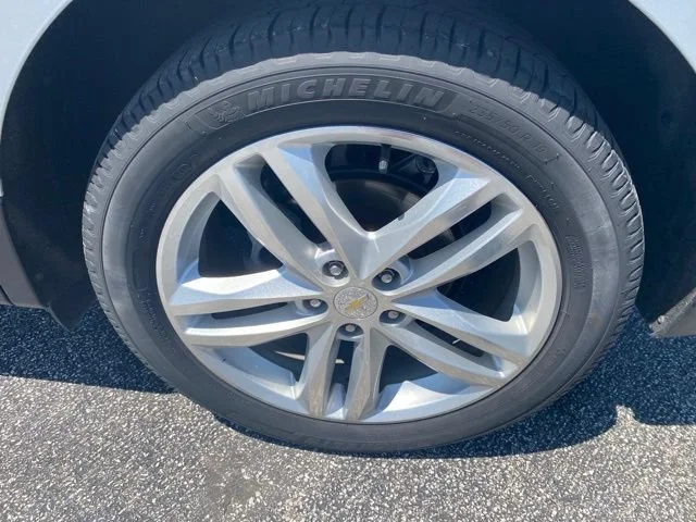 Used 2019 SILVER ICE METALLIC Chevrolet Premier image 10