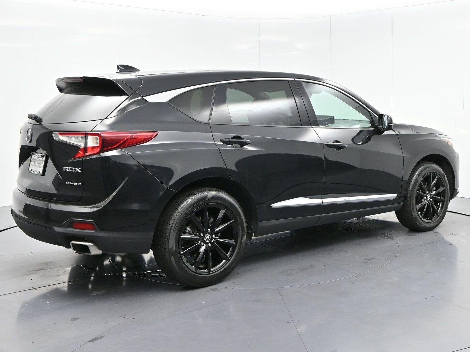 Used 2024 Majestic Black Pearl Acura SH-AWD w/Tech image 6