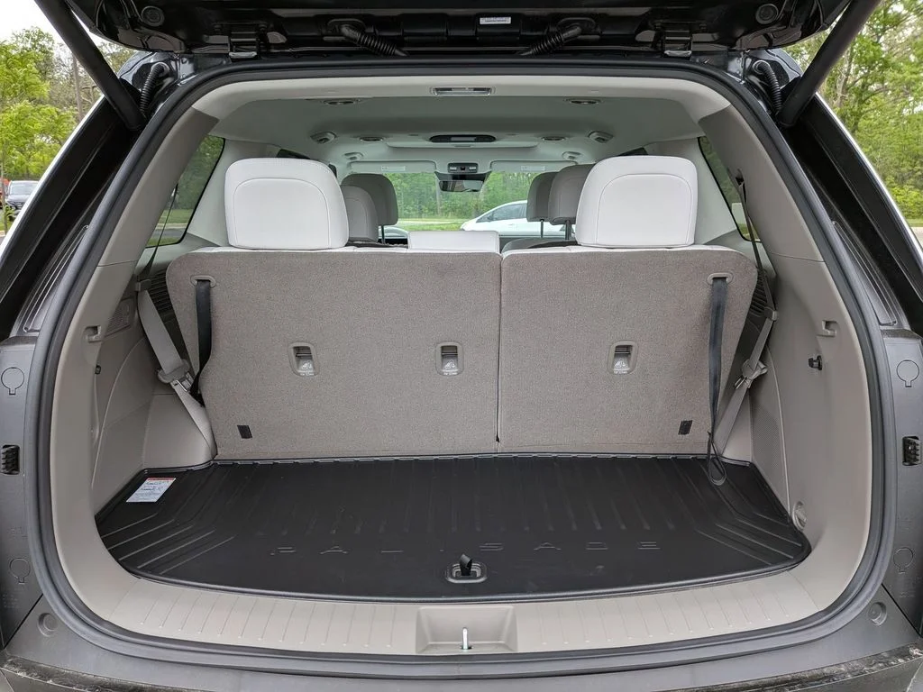 New 2026 Black Hyundai SEL Premium image 28