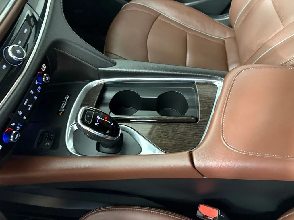 Used 2020 White Buick Avenir image 28