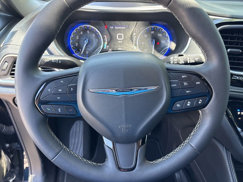 Used 2025 Blue Chrysler Limited image 13
