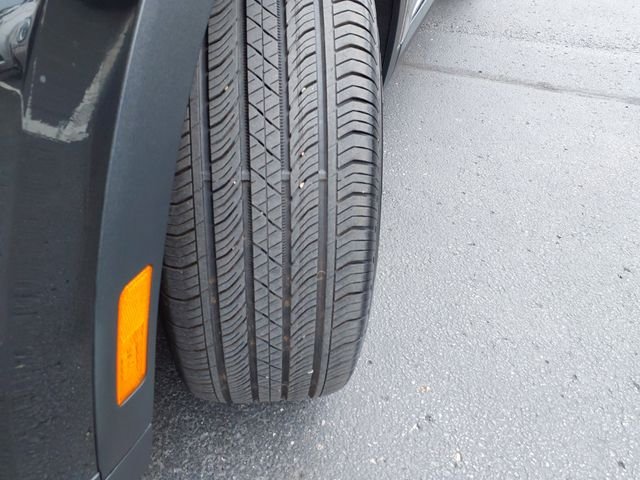 Used 2025 Black Buick Preferred image 9