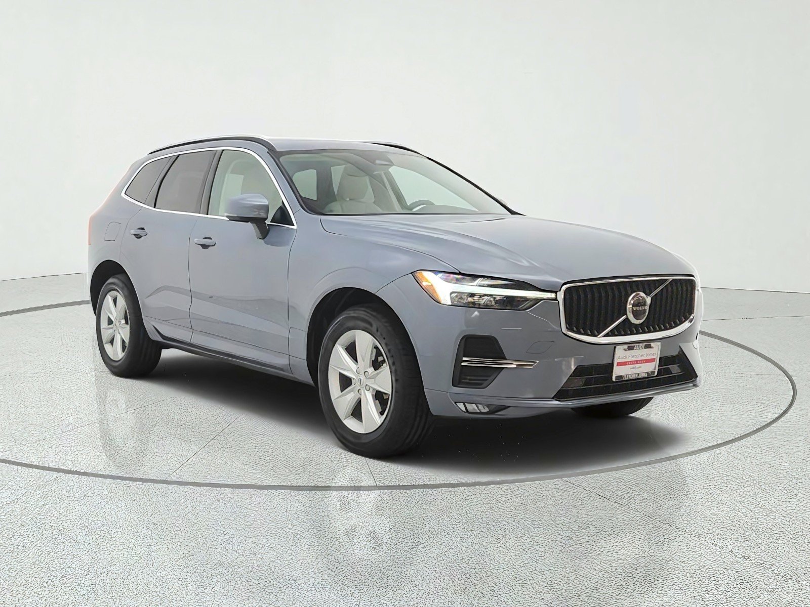 Used 2022 Thunder Grey Metallic Volvo Momentum image 3