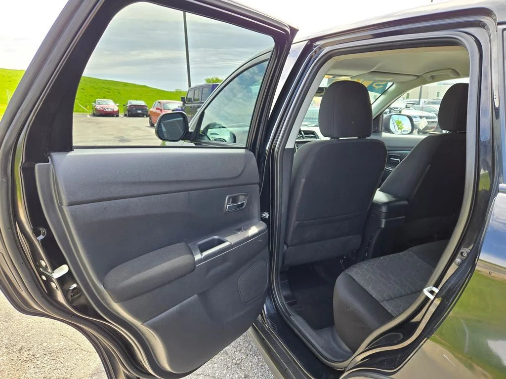 Used 2020 Black Mitsubishi 2.0 ES image 23