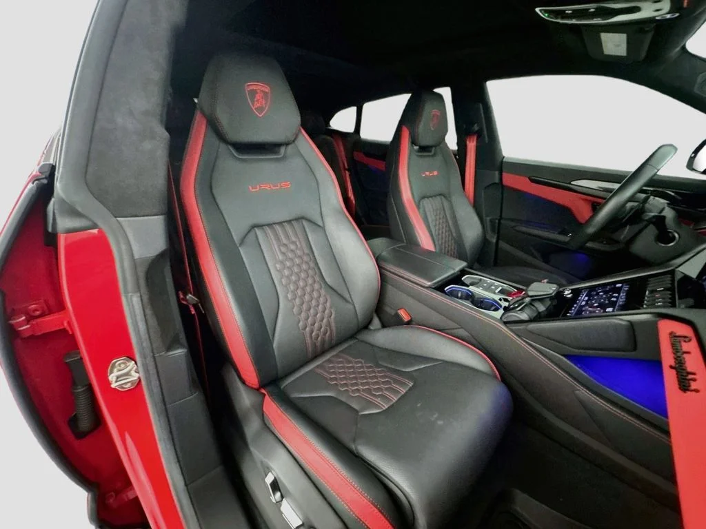 Used 2023 Red Lamborghini S image 30