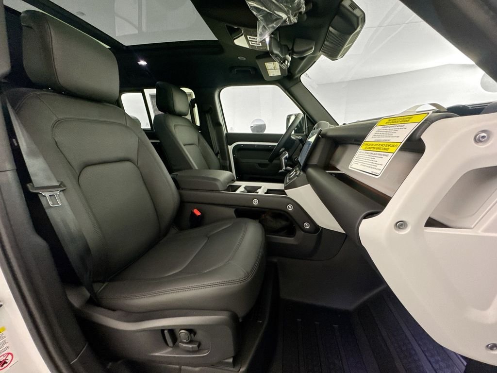 New 2026 Fuji White Land Rover X-Dynamic SE image 28