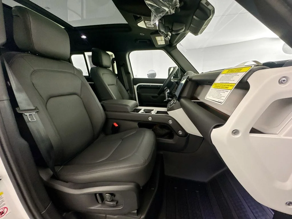 New 2026 Fuji White Land Rover X-Dynamic SE image 28