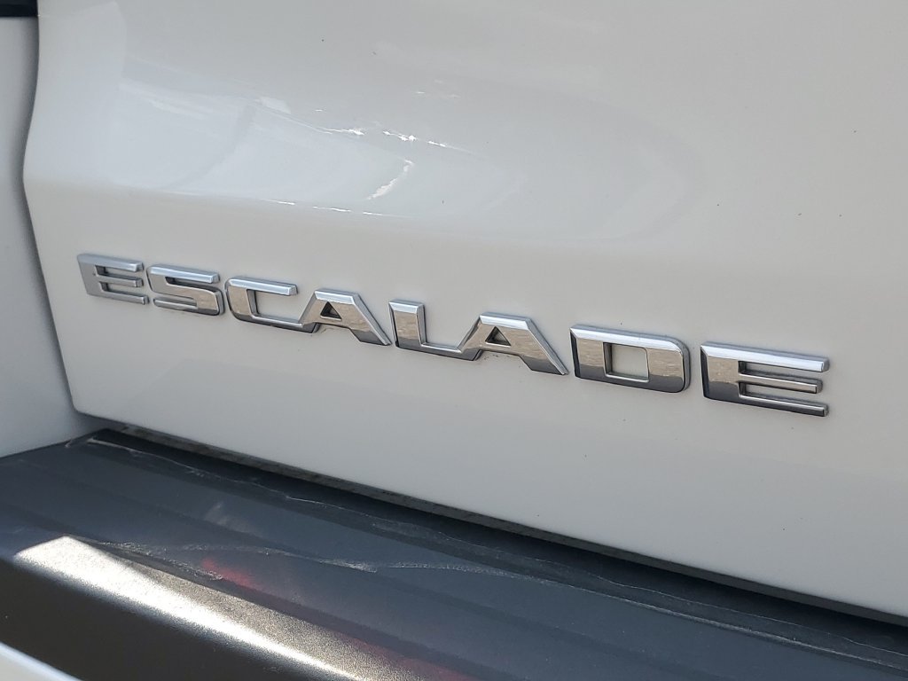 Used 2018 Crystal White Cadillac Premium Luxury image 6