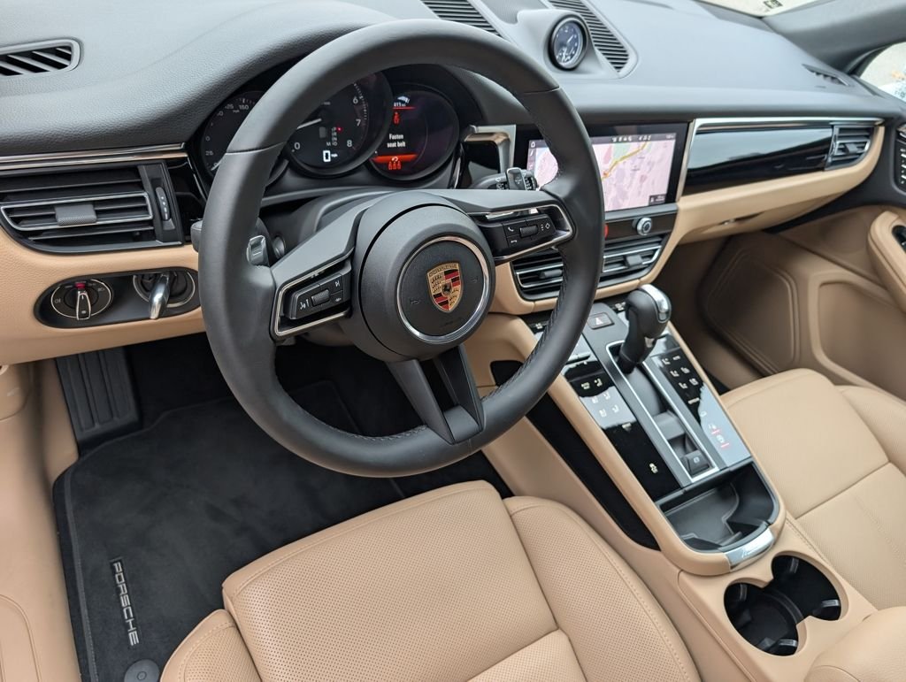 2025 Porsche Macan T - Photo 4
