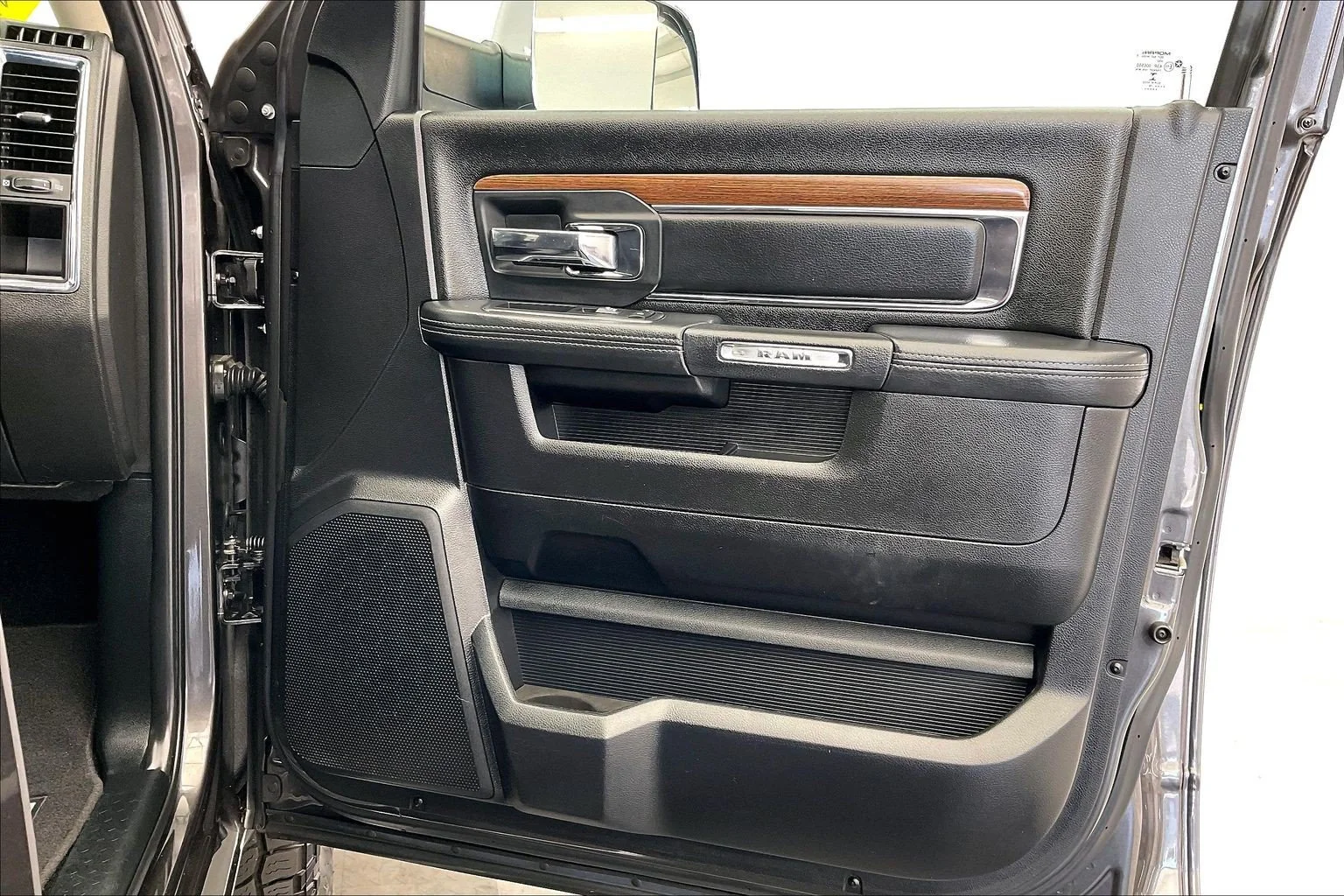 Used 2016 Granite Crystal Metallic Clearcoat Ram Laramie image 25
