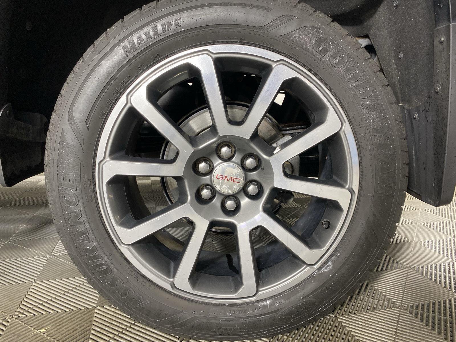 Used 2019 Onyx Black GMC 4WD Denali image 9
