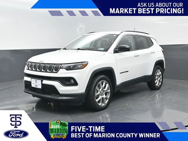 Certified Used 2022 Bright White Clearcoat Jeep Latitude Lux image 1