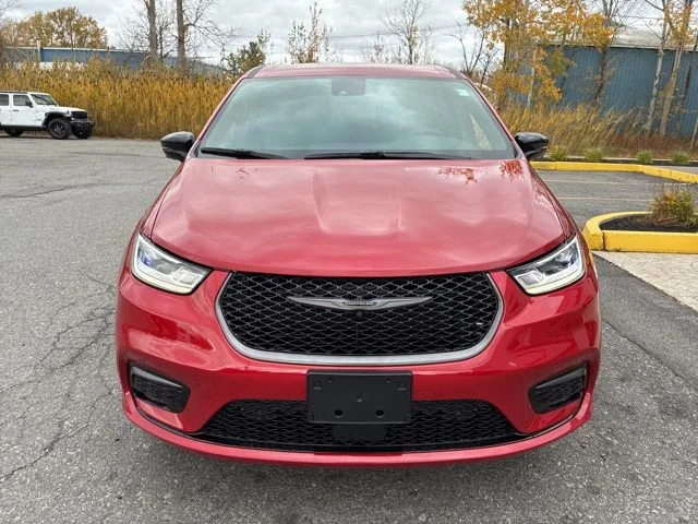 New 2026 Red Hot Pearl-Coat Exterior Paint Chrysler Select image 2