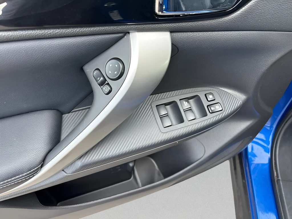 Used 2025 Alloy Silver Metallic Mitsubishi  image 24