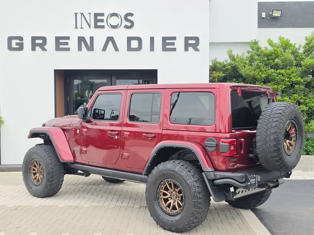 Used 2021 Snazzberry Pearlcoat Jeep Unlimited Rubicon 392 image 3
