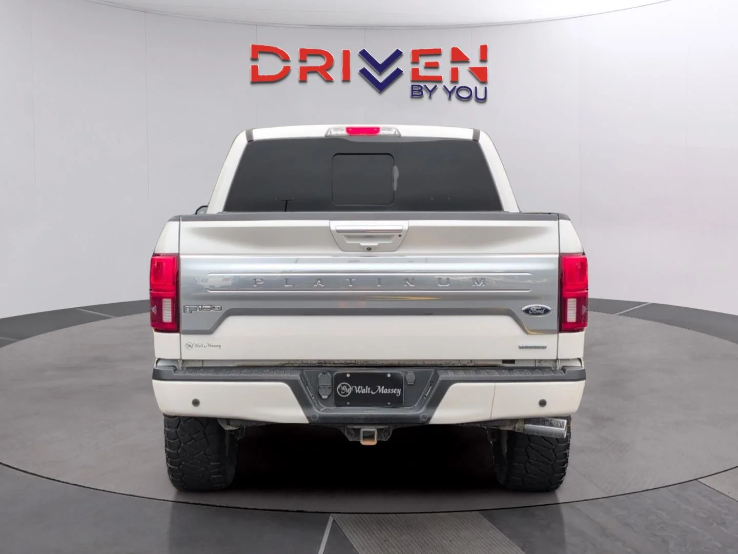 Used 2018 White Platinum Metallic Tri-Coat Ford Platinum image 4