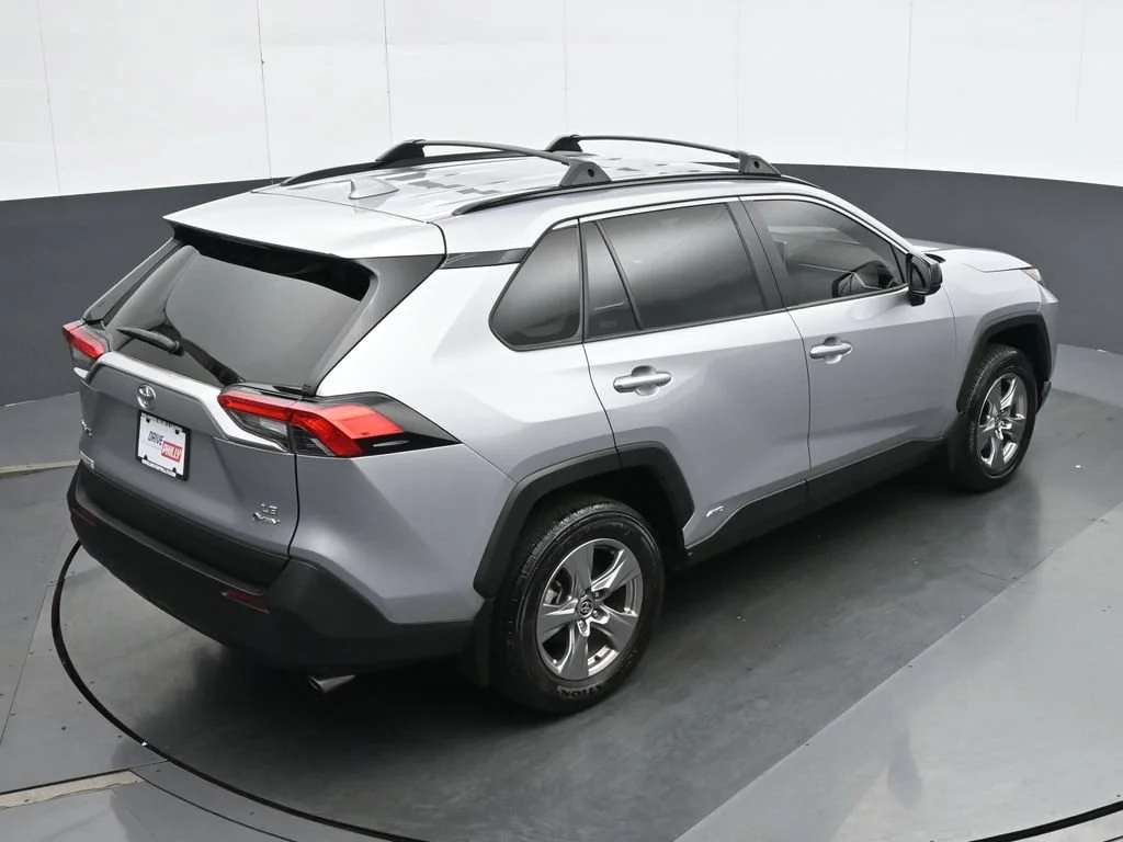 Used 2025 Silver Toyota LE image 21