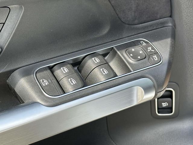New 2026 Polar White Mercedes-Benz GLB 250 image 18