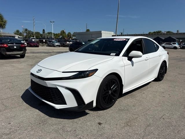 2025 Toyota Camry SE - Photo 7