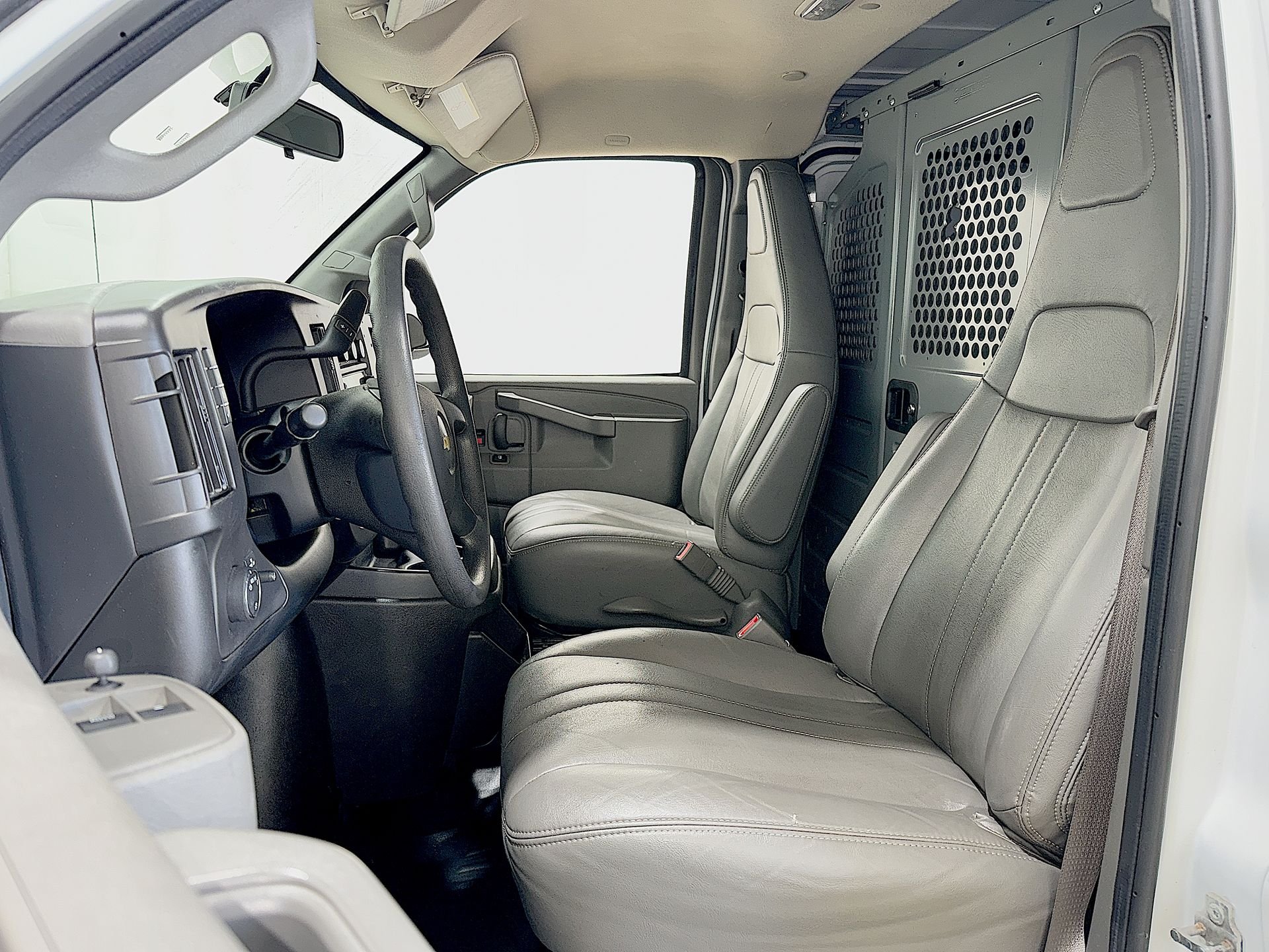 2022 Chevrolet Express Cargo Work Van - Photo 17