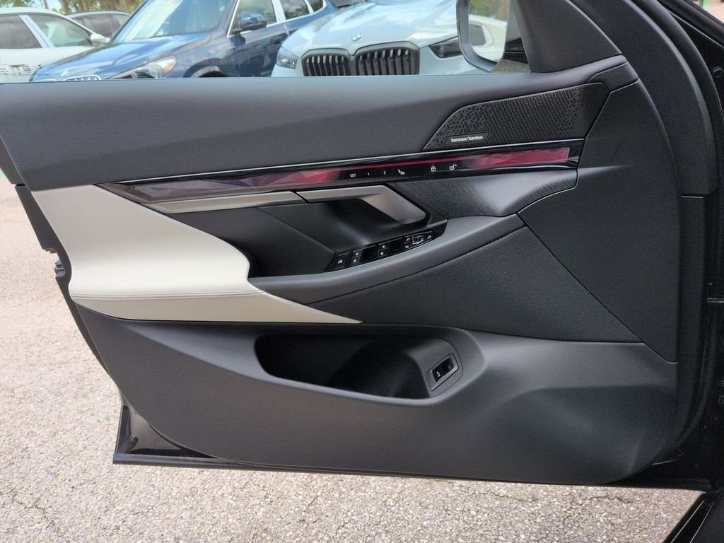 New 2027 Dark Graphite Metallic BMW 530i image 31