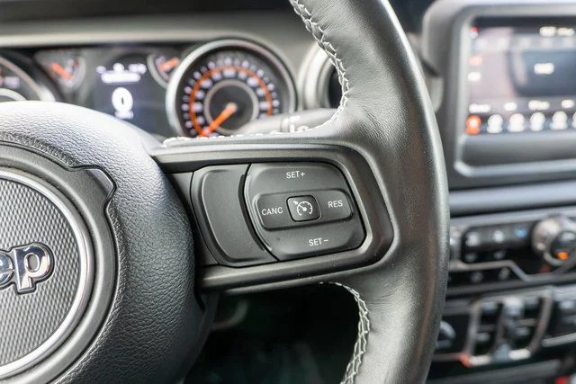 Used 2023 Gray Jeep Sport S image 21