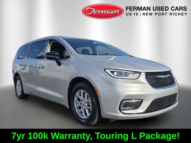 2024 Chrysler Pacifica Touring L's photo