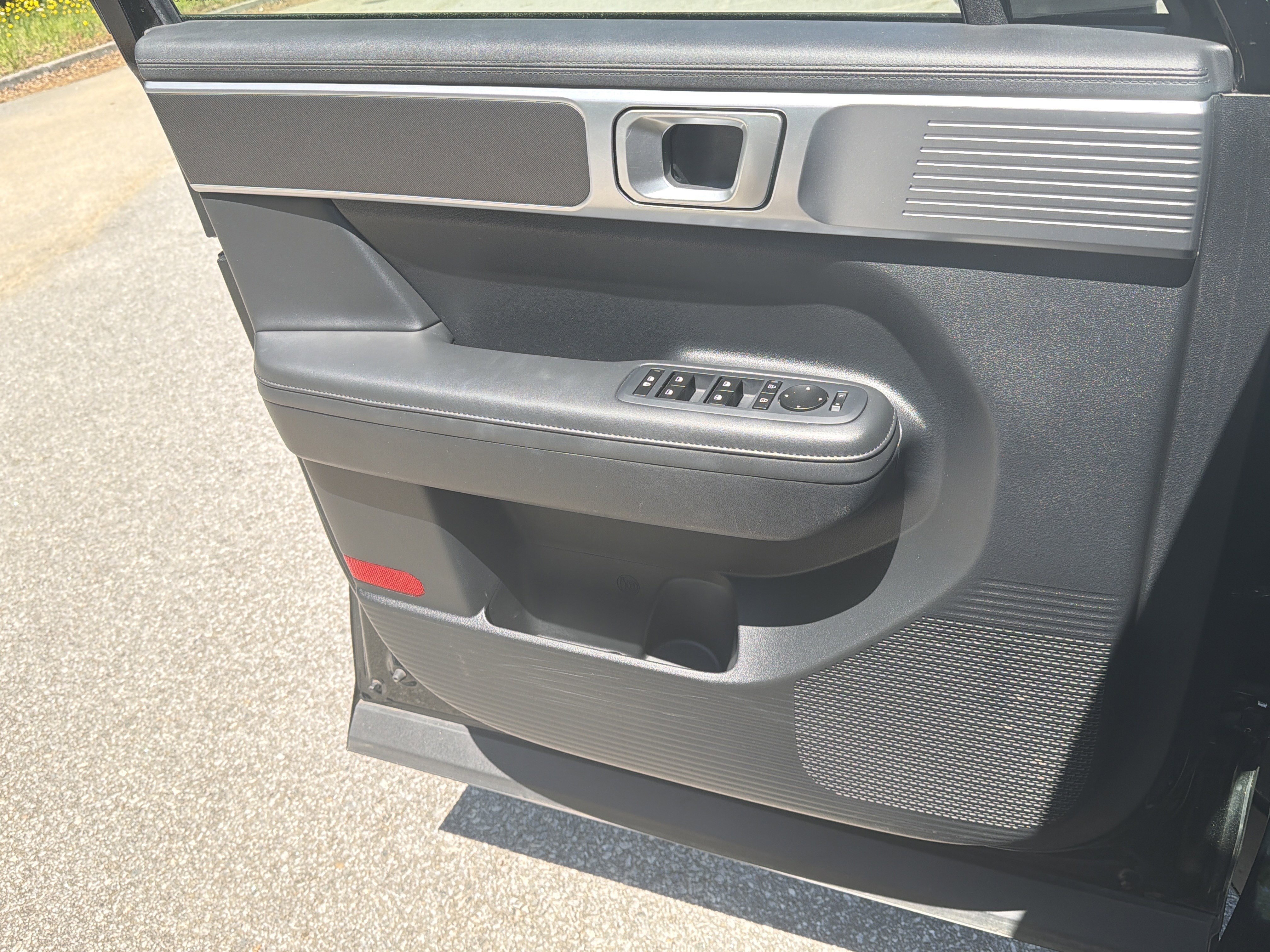 Used 2024 Phantom Black Hyundai SEL image 17