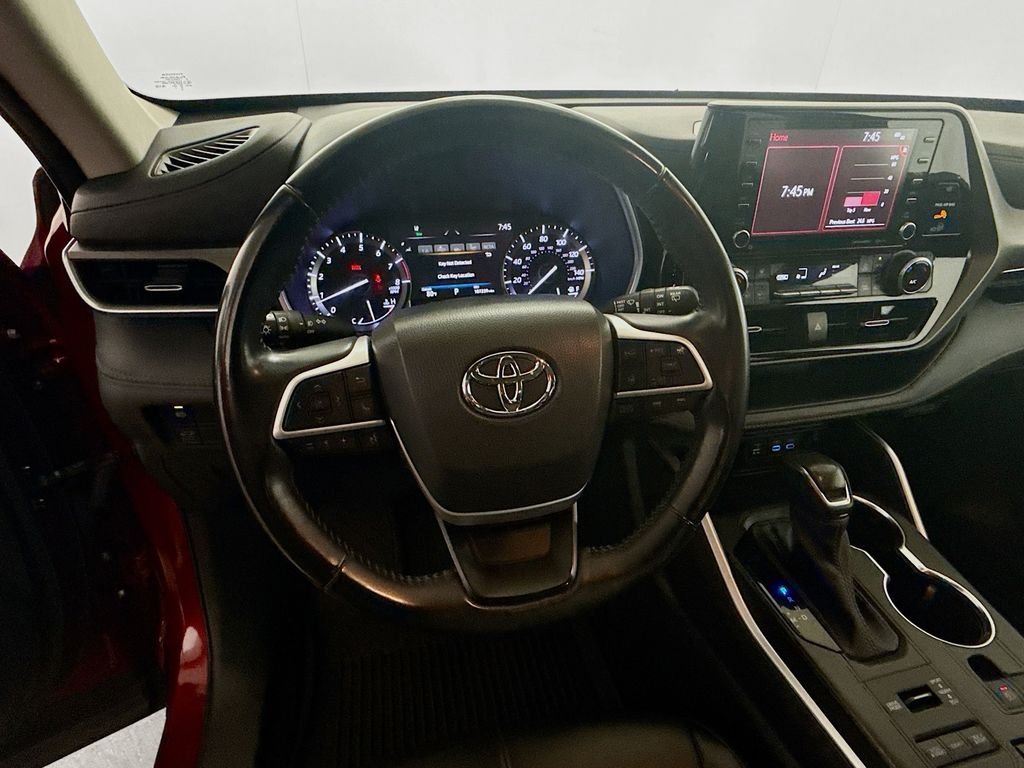 Used 2022 Ruby Flare Pearl Toyota XLE image 12
