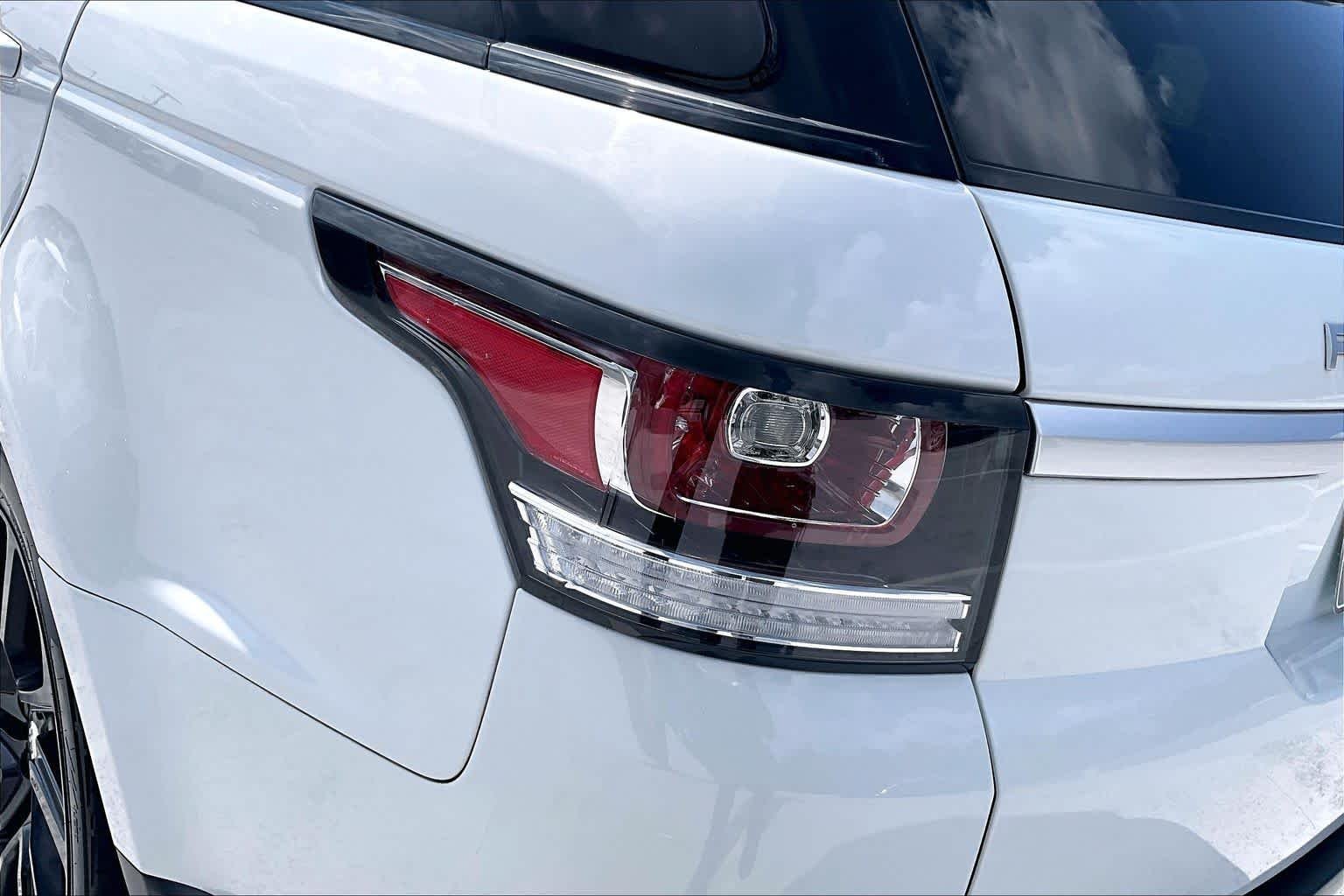 Used 2017 Fuji White Land Rover SE image 28