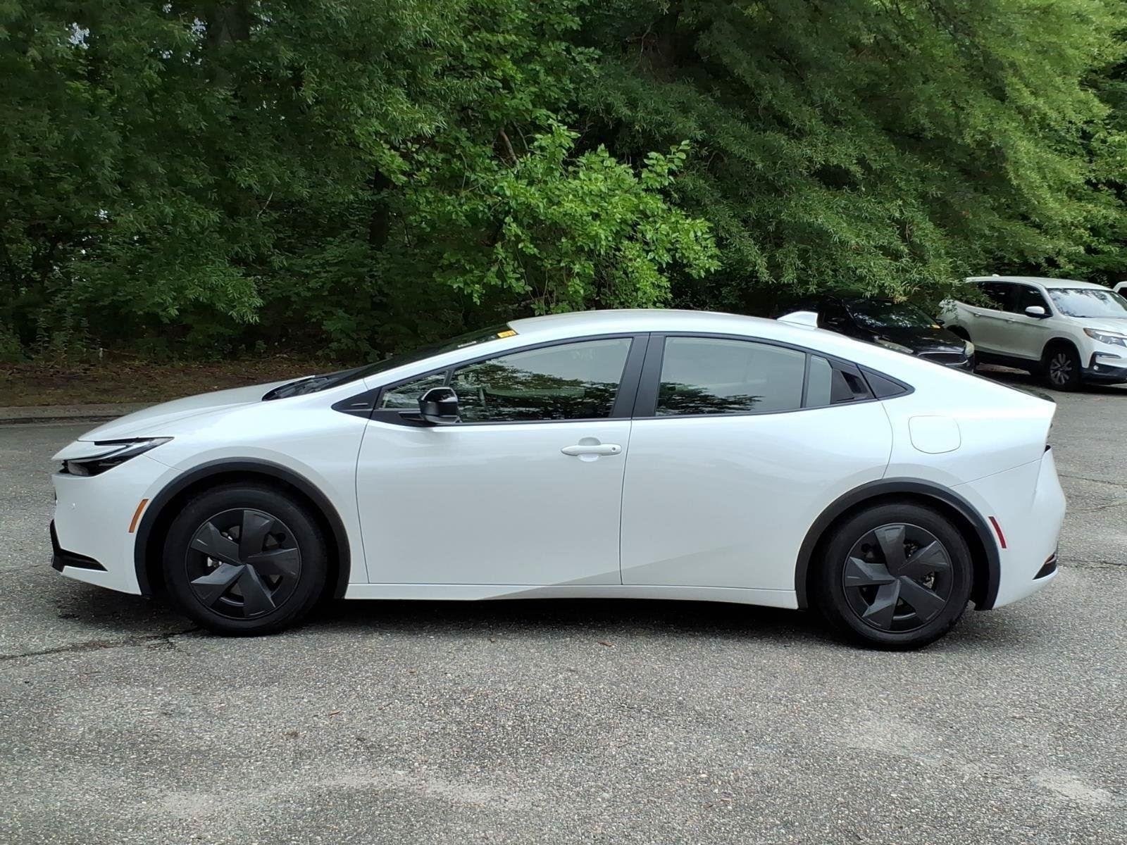 Used 2024 Wind Chill Pearl Toyota SE image 3