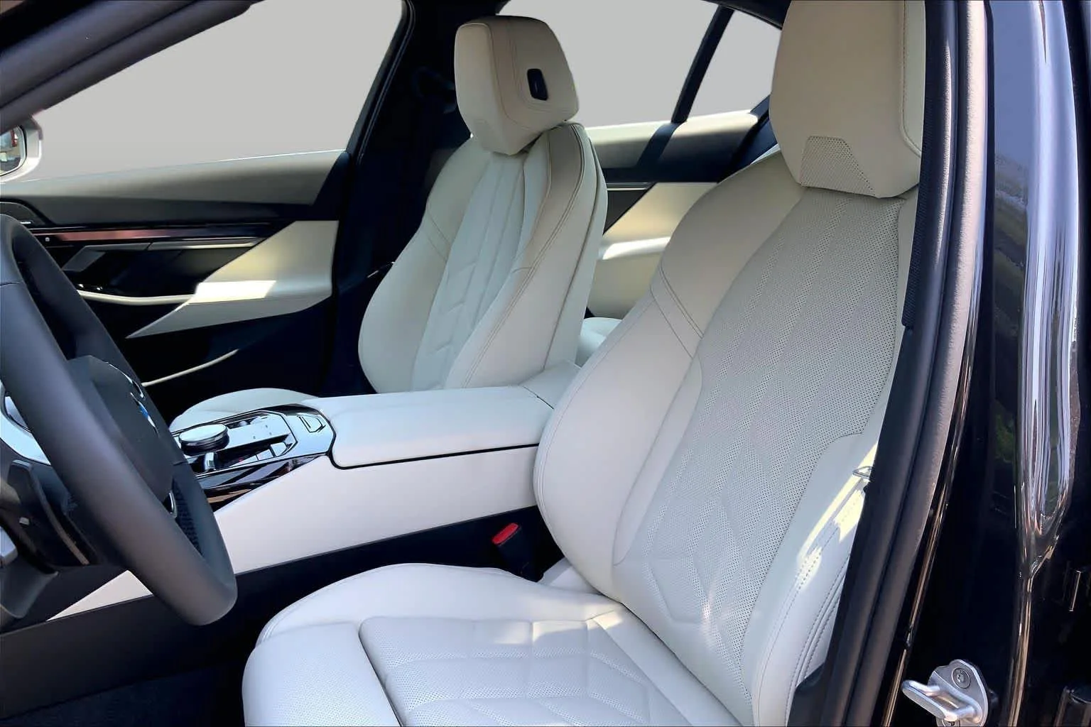 New 2027 Dark Graphite Metallic BMW 530i xDrive image 9