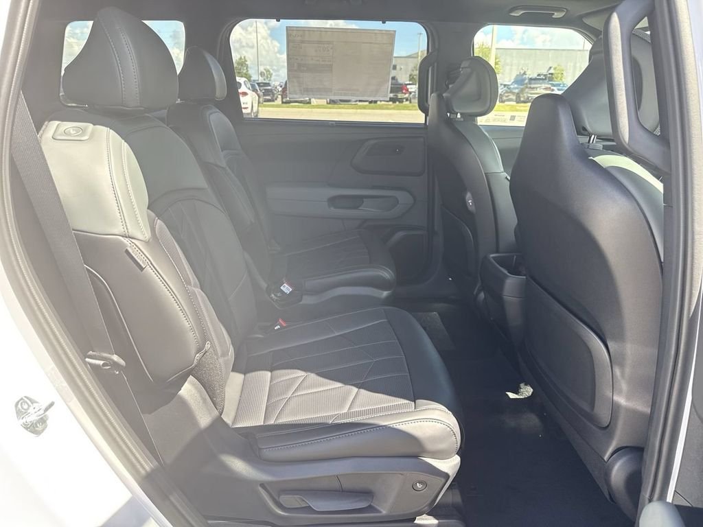 New 2027 Glacial White Pearl Kia X-Line SX image 28