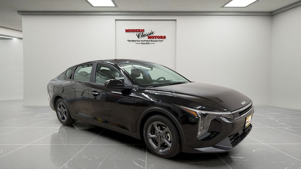2025 Kia K4 LXS AT's photo