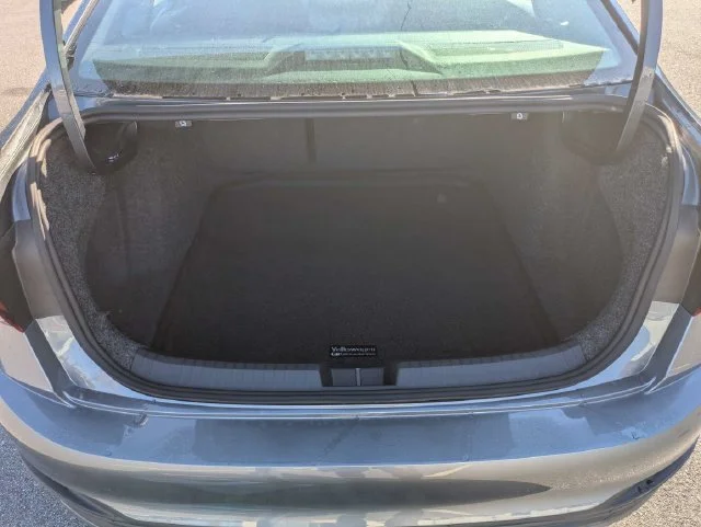 New 2027 Platinum Gray Metallic Volkswagen 1.5T SE image 13