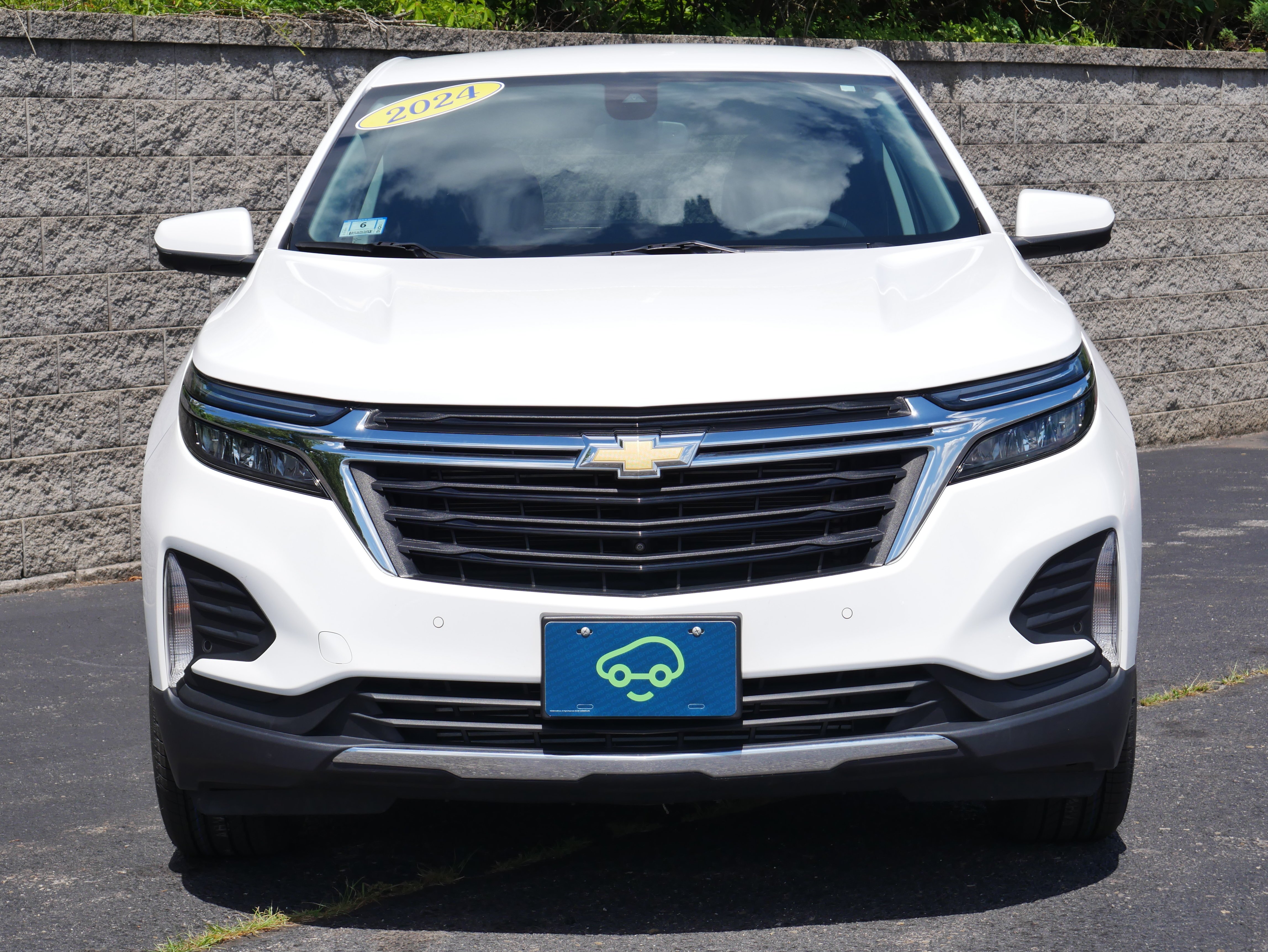 Used 2024 Summit White Chevrolet LT image 2