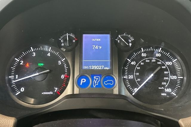 Used 2017  Lexus 460 image 28
