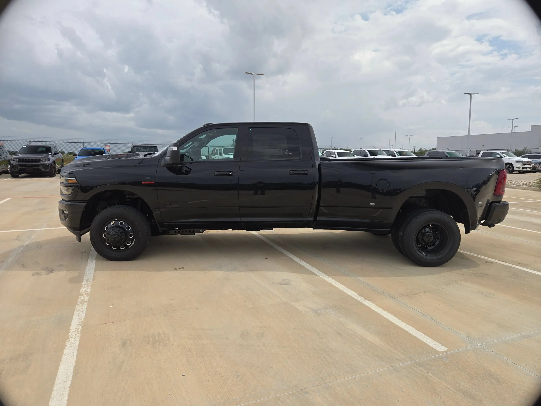 New 2026 Diamond Black Crystal Pearl-Coat Exterior Paint RAM Laramie image 6