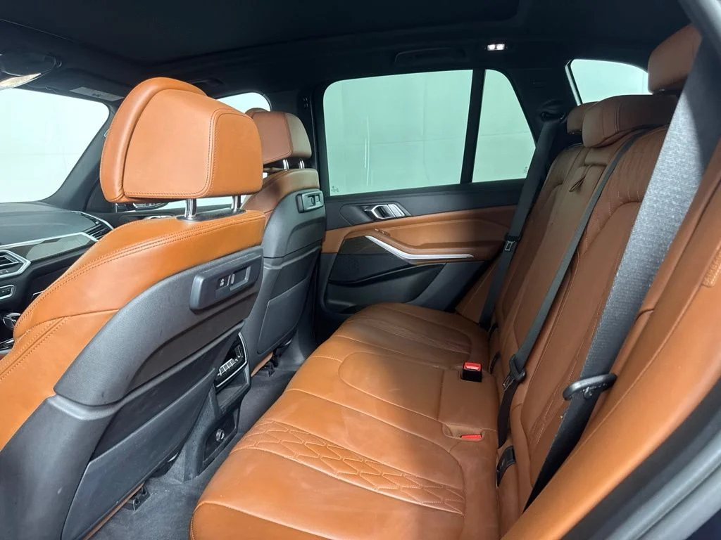 Used 2022 Black BMW xDrive40i image 10